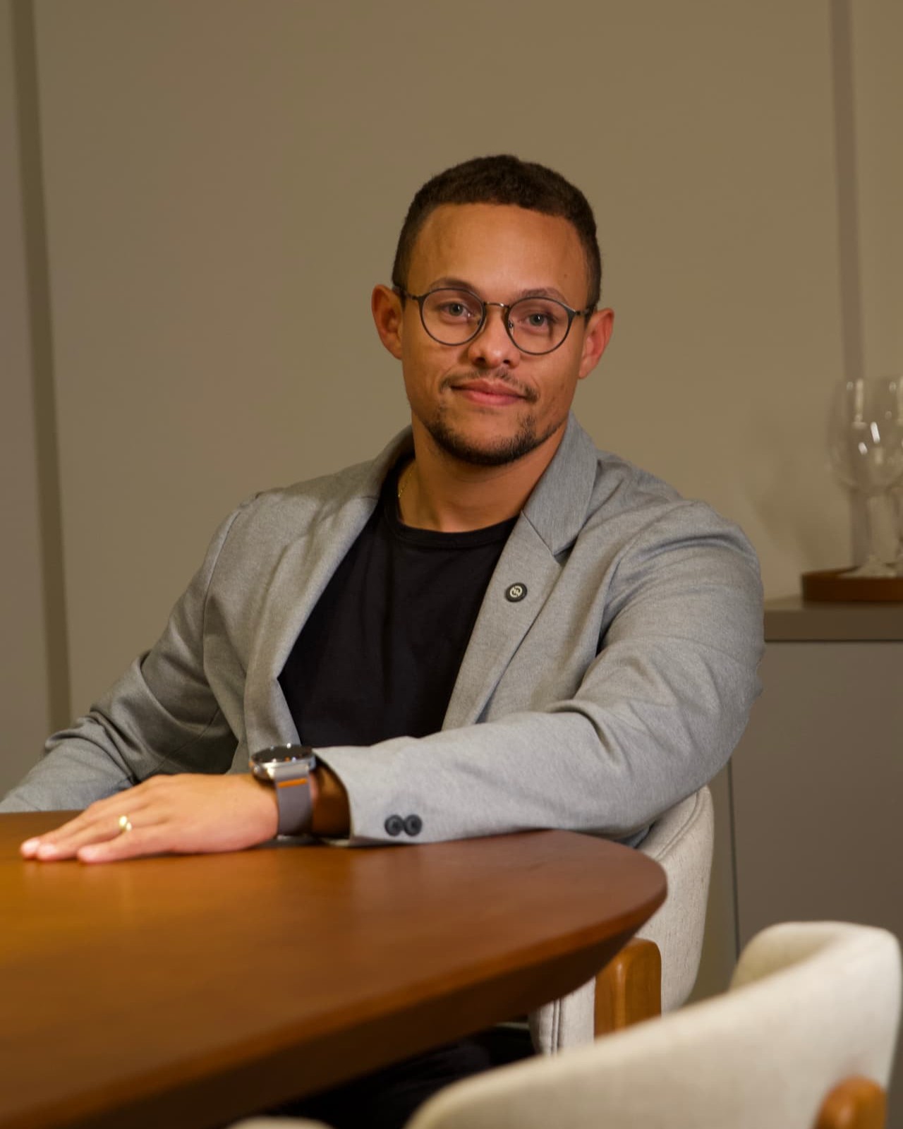 Otto Ferreira, engenheiro civil responsável, em uma obra